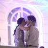 Fernanda Machado entra em 2014 aos beijos com namorado com quem planeja ter filhos este ano