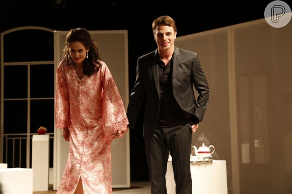 Cássio Reis atua na peça 'Callas' ao lado de Silvia Pfeifer