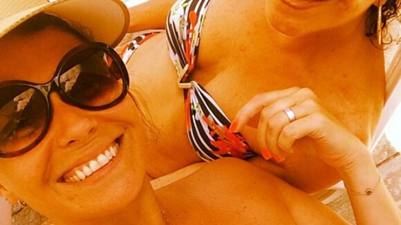 Giovanna Antonelli posta foto tomando sol com a mãe no RJ: 'Curtindo o calor'