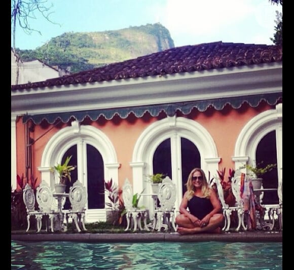 'Nem a Pilar aguentou o calor', escreveu Susana Vieira no Instagram neste domingo (5)