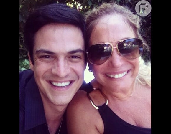Susana Vieira posta foto ao lado de Mateus Solano, o Félix de 'Amor à Vida'; 'Família Koury gravando domingo', escreveu a atriz no Instagram