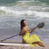 Yanna Lavigne posa sensual para ensaio fotográfico na praia da Barra da Tijuca, Zona Oeste do Rio de Janeiro, nesta quarta-feira, 8 de janeiro de 2014