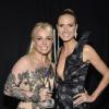 Britney Spears posa ao lado de Heidi Klum no People's Choice Awards 2014