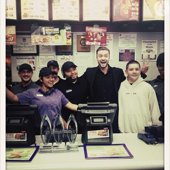 Justin Timberlake vai à rede de fast food Taco Bell depois do People's Choice Awards