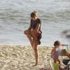 Grazi Massafera e sua filha Sofia, passaram a tarde na praia da Barra da Tijuca, no Rio