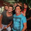 Joaquim Lopes, Oscar Magrini e Paolla Oliveira tiraram fotos com fãs