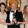 Em 2009, Heath Ledger se juntou a Peter Finch ao ganhar o Oscar póstumo de Melhor Ator Coadjuvante. O prêmio foi recebido pela mãe do ator, Sally Bell, o pai, Kim Ledger, e a irmã, Kate. Ele foi premiado por sua atuação como o vilão Coringa, no filme 'Batman - O Cavalheiro das Trevas'