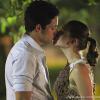 Rafael (Rainer Cadete) e Linda (Bruna Linzmeyer) se beijaram, em 'Amor à Vida'