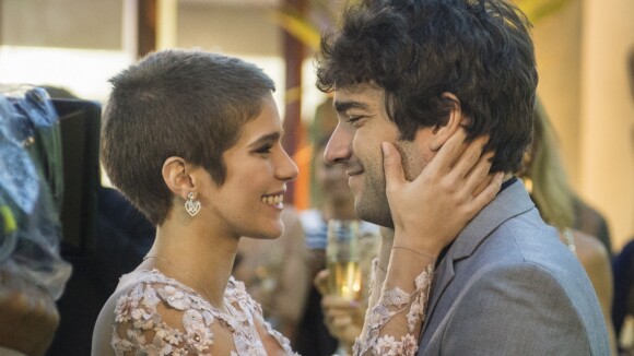 'A Lei do Amor': Letícia ajuda Tiago a salvar tecelagem e eles quase se beijam