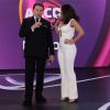 Silvio Santos não aceitou dançar com a cantora Anitta e brincou: 'Fico muito excitado fazendo isso'