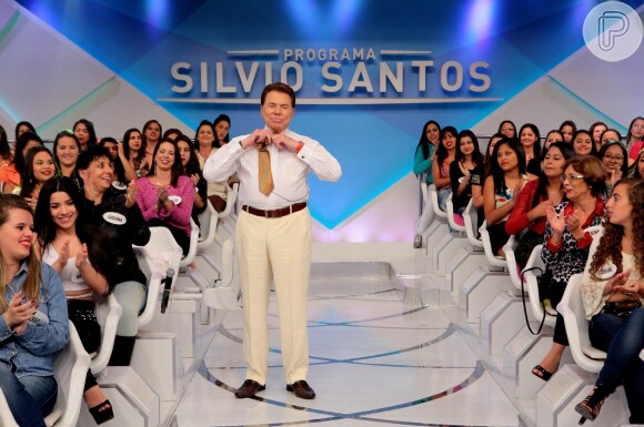 Silvio Santos já trocou de roupa no palco do seu programa após achar seu figurino ruim