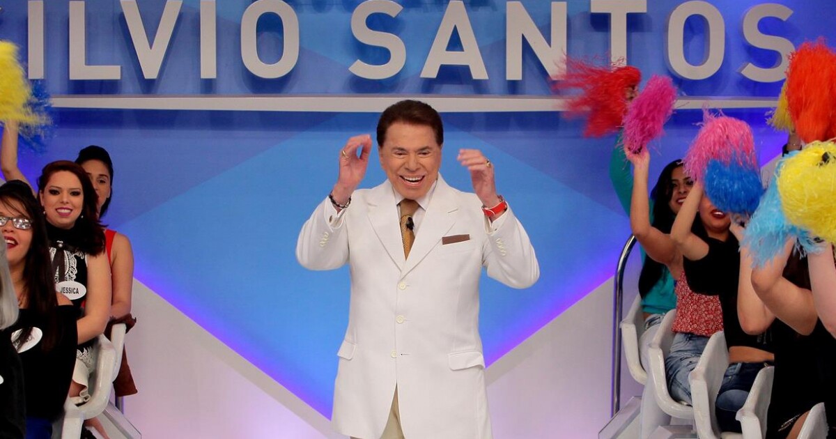 Auxiliar de Silvio Santos na TV, Roque, 86 anos, volta para a UTI no 7º dia  de internação. Saiba seu estado de saúde - Purepeople