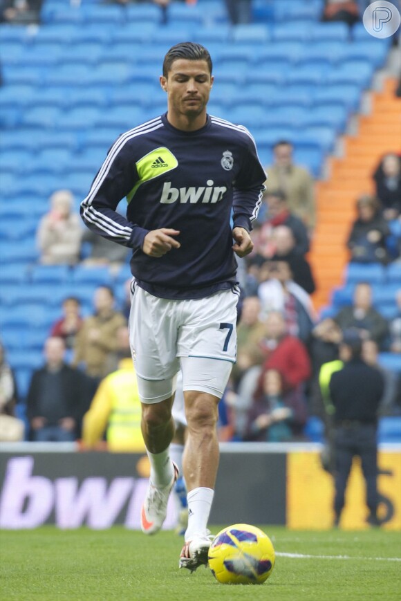 O jogador Cristiano Ronaldo começa 2013 com o pé direito: vence de 4 a 3 e marca 2 gols