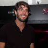 Kaká curtiu a apresentação de Thiaguinho em pagode no Soul Sport Bar, em São Paulo, em 13 de dezembro de 2016