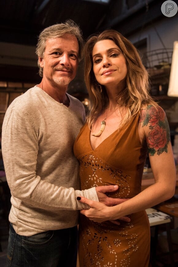 Lenita (Leticia Spiller) toma coragem e pede Vittorio (Marcello Novaes) em casamento, na novela 'Sol Nascente', em 17 de dezembro de 2016