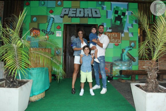 Juliana Paes esbanja alegria durante comemoração de seis anos do filho