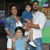 Juliana Paes deixa pernas de fora para festejar aniversário do filho Pedro. Comemoração aconteceu nesta quinta-feira, 15 de dezembro de 2016
