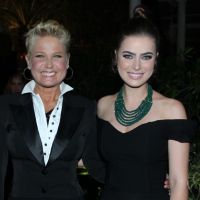 Xuxa e Rayanne Morais se encontram em festa com atores de 'A Terra Prometida'