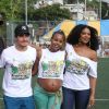Cris Vianna e o namorado, Luiz Roque, posam com Thiago Martins e Roberta Rodrigues em evento social no Vidigal, na Zona Sul do Rio de Janeiro