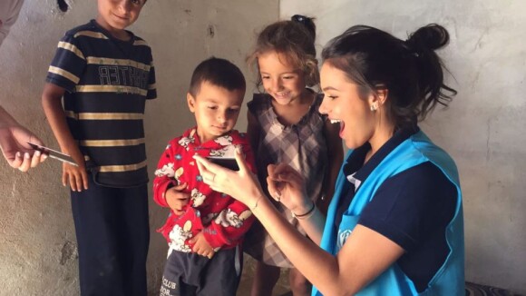 Bruna Marquezine chora ao falar de crianças refugiadas: 'Pensava em adotar'