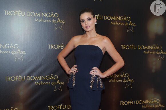 Camila Queiroz completou o look para ir ao 'Melhores do Ano' do 'Domingão do Faustão', com joias da Joalheria Legner
