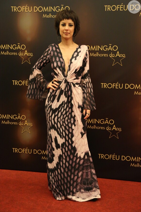 Andreia Horta usou um vestido Alphorria para ir  ao 'Melhores do Ano' do 'Domingão do Faustão'
