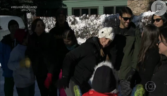 Ivete Sangalo acompanhou 'Melhores do Ano' via link ao vivo sob um frio de - 22°C. Muito divertida, ela arrancou a gargalhada do público e levou um tombo ao escorregar na neve