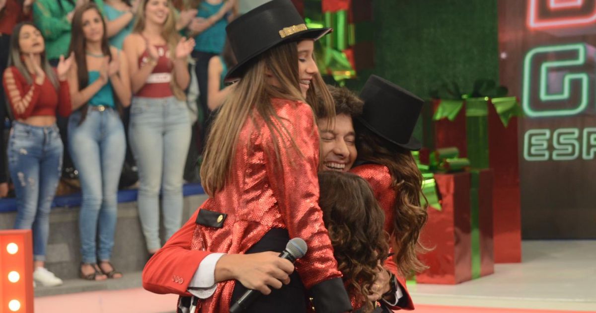 Rodrigo Faro recebe surpresa das três filhas em programa de Natal. Veja  fotos! - Purepeople