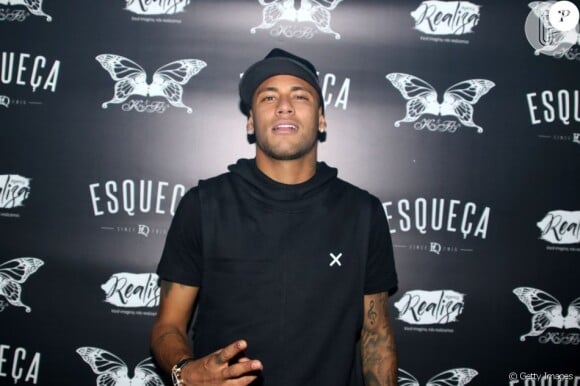 No fim de novembro Neymar já havia deixado escapar um quadro de Bruna Marquezine na parede de sua casa em Barcelona, na Espanha, e deixou os seguidores do casal eufóricos