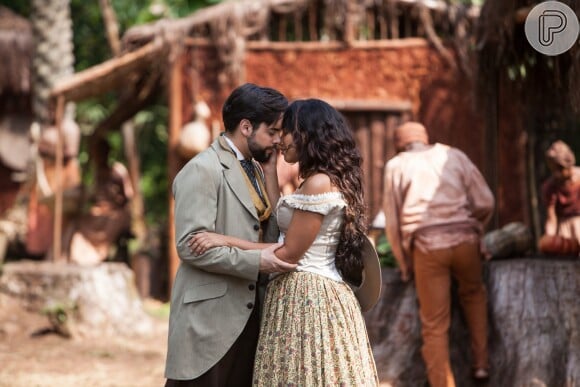 Miguel (Pedro Carvalho) e Juliana (Gabriela Moreyra) se casam no quilombo,  no capítulo que vai ao ar na quarta-feira, dia 28 de dezembro de 2016, na novela 'Escrava Mãe'