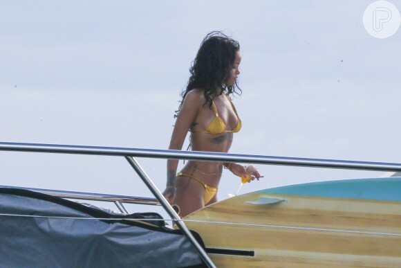 A cantora Rihanna fez um ensaio para revista 'Vogue', na sexta-feira, 17 de janeiro de 2014, em um iate no mar de Copacabana, Zona Sul do Rio de Janeiro