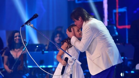 Jennifer Lopez e Rafa Gomes cantam com Roberto Carlos e web elogia: 'Rainha'