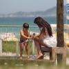 Cristiana Oliveira levou o neto Miguel, de 3 anos, à praia neste sábado, 24 de dezembro de 2016