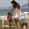 Cristiana Oliveira levou o neto Miguel, de 3 anos, à praia neste sábado, 24 de dezembro de 2016