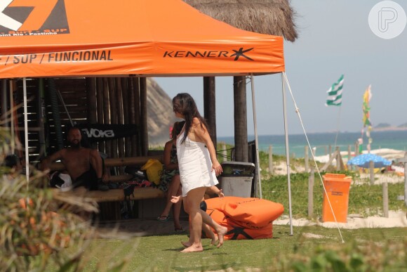 Cristiana Oliveira levou o neto Miguel, de 3 anos, à praia neste sábado, 24 de dezembro de 2016