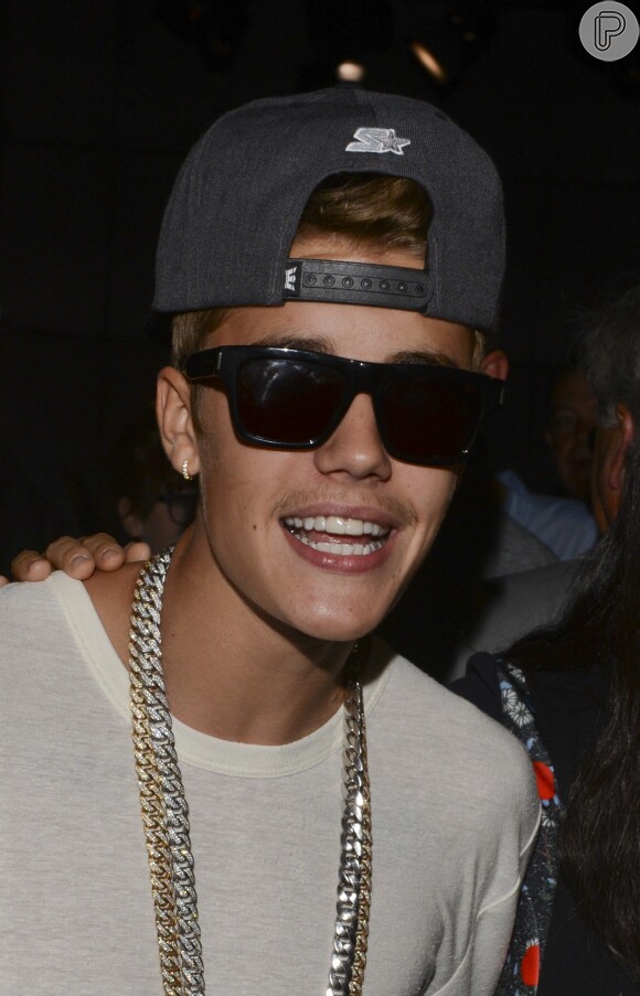 Família de Justin Bieber quer internar o cantor em uma clínica de reabilitação para curar seu vício em drogas
