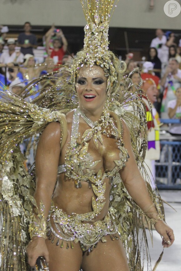 Viviane Araújo brilha muito no desfile de 2012