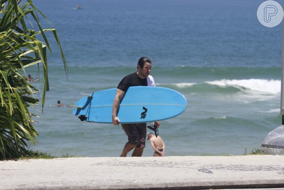 Murilo Benício surfa na praia da Barra nesta quarta-feira, 29 de janeiro de 2014