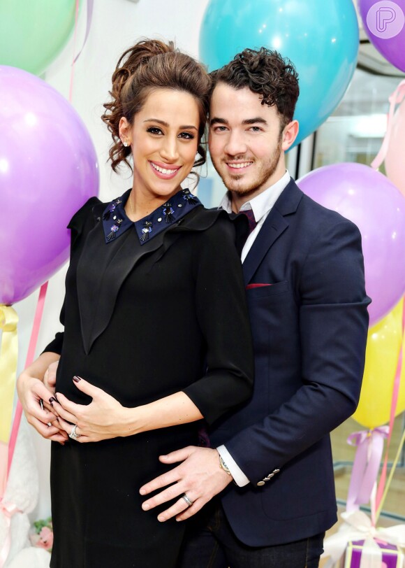 Kevin Jonas é pai de primeira viagem! Danielle dá à luz Alena Rose, em 3 de fevereiro de 2014