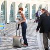 Taís Araújo carrega a própria mala em aeroporto no Rio; atriz desembarcou em Congonhas nesta segunda-feira, 3 de fevereiro de 2014