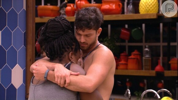 No 'Big Brother Brasil 17', Roberta chora ao ser a terceira a deixar a prova pela imunidade
