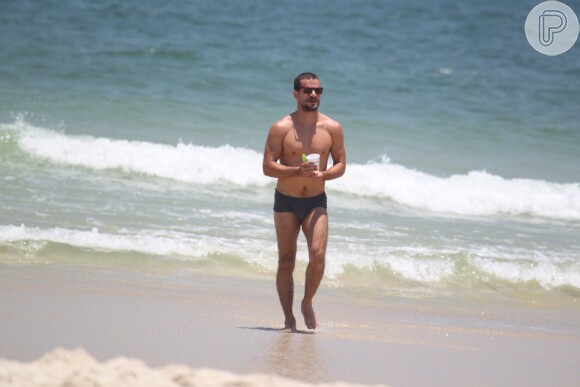Daniel de Oliveira passou a tarde desta segunda-feira, 3 de fevereiro de 2014, na praia da Barra da Tijuca, Zona Oeste do Rio de Janeiro