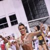 Gracyanne Barbosa mostrou samba no pé no sambódromo do Anhembi, em São Paulo, na noite desta sexta-feira, 3 de fevereiro de 2017