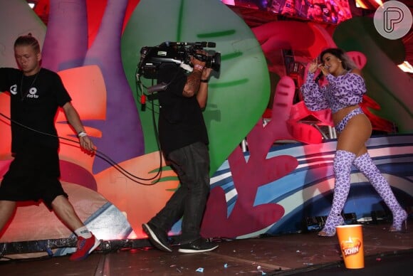 Anitta apareceu com novo visual no Festival Planeta Atlântida, no Rio Grande do Sul
