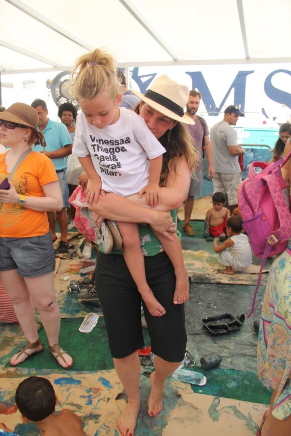 Luana Piovani acompanhada por Pedro Scooby e Thiago Lacerda e a mulher, Vanessa Lóes, levaram os seus respectivos filhos a um evento infantil neste domingo, 5 de fevereiro de 2017, no Cais do Porto, no Rio