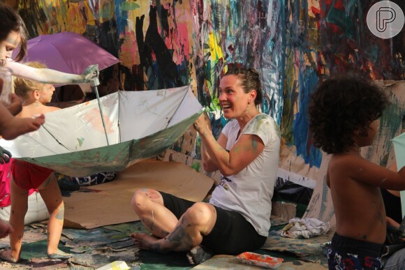 Luana Piovani acompanhada por Pedro Scooby e Thiago Lacerda e a mulher, Vanessa Lóes, levaram os seus respectivos filhos a um evento infantil neste domingo, 5 de fevereiro de 2017, no Cais do Porto, no Rio