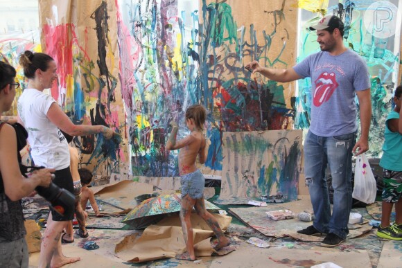 Luana Piovani acompanhada por Pedro Scooby e Thiago Lacerda e a mulher, Vanessa Lóes, levaram os seus respectivos filhos a um evento infantil neste domingo, 5 de fevereiro de 2017, no Cais do Porto, no Rio