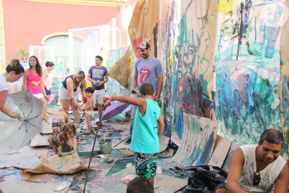Luana Piovani acompanhada por Pedro Scooby e Thiago Lacerda e a mulher, Vanessa Lóes, levaram os seus respectivos filhos a um evento infantil neste domingo, 5 de fevereiro de 2017, no Cais do Porto, no Rio