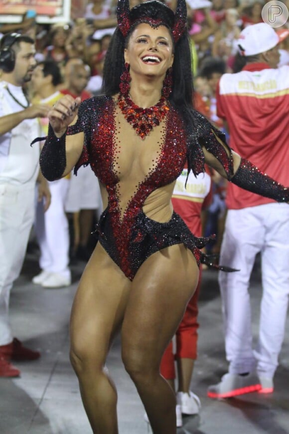 Viviane Araújo mostrou samba no pé
