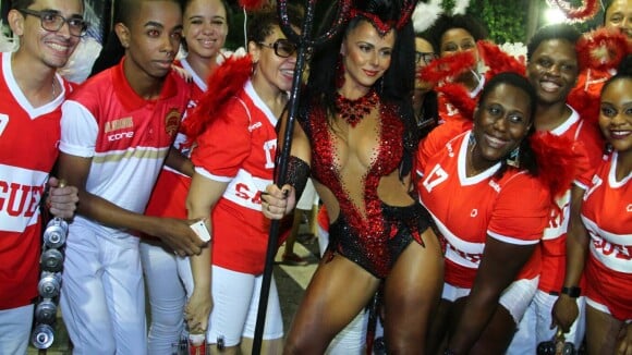 'Carnaval 2017': Viviane Araújo ousa com fantasia de diabinha em ensaio técnico